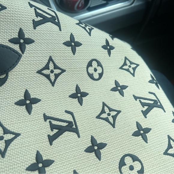 Louis Vuitton Neverful Beige Tote - Picture 9 of 14